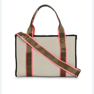 HAUTE SHORE ISLA TOTE - SWANK
Army Green & Hot Pink -16”L× 5.5”Wx12”H